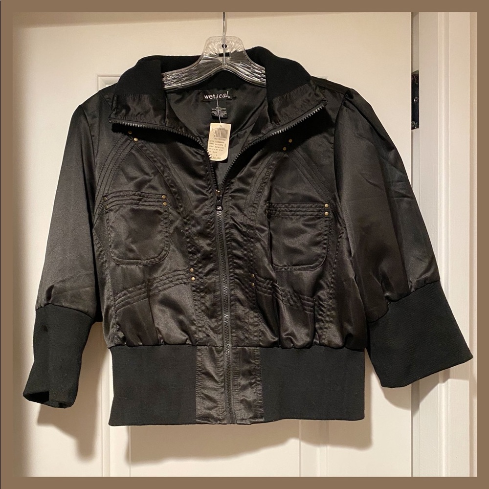 Jacket,short,satin,very soft,new,great condition